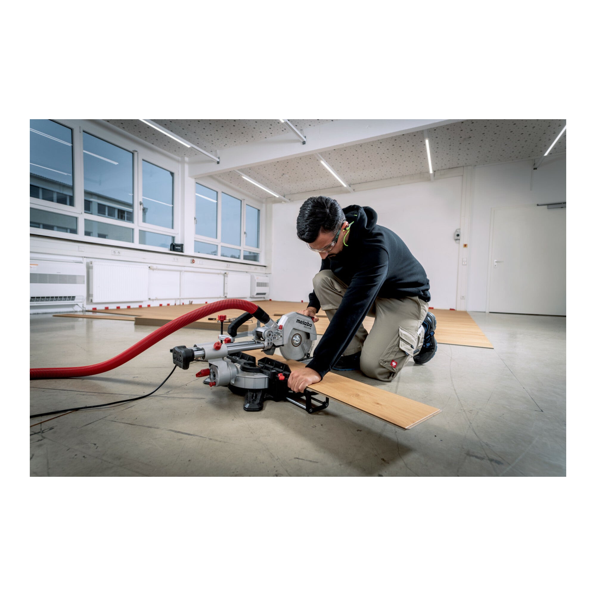 Metabo Kappsäge KGS 216 M (613216000) mit Zugfunktion, im Karton