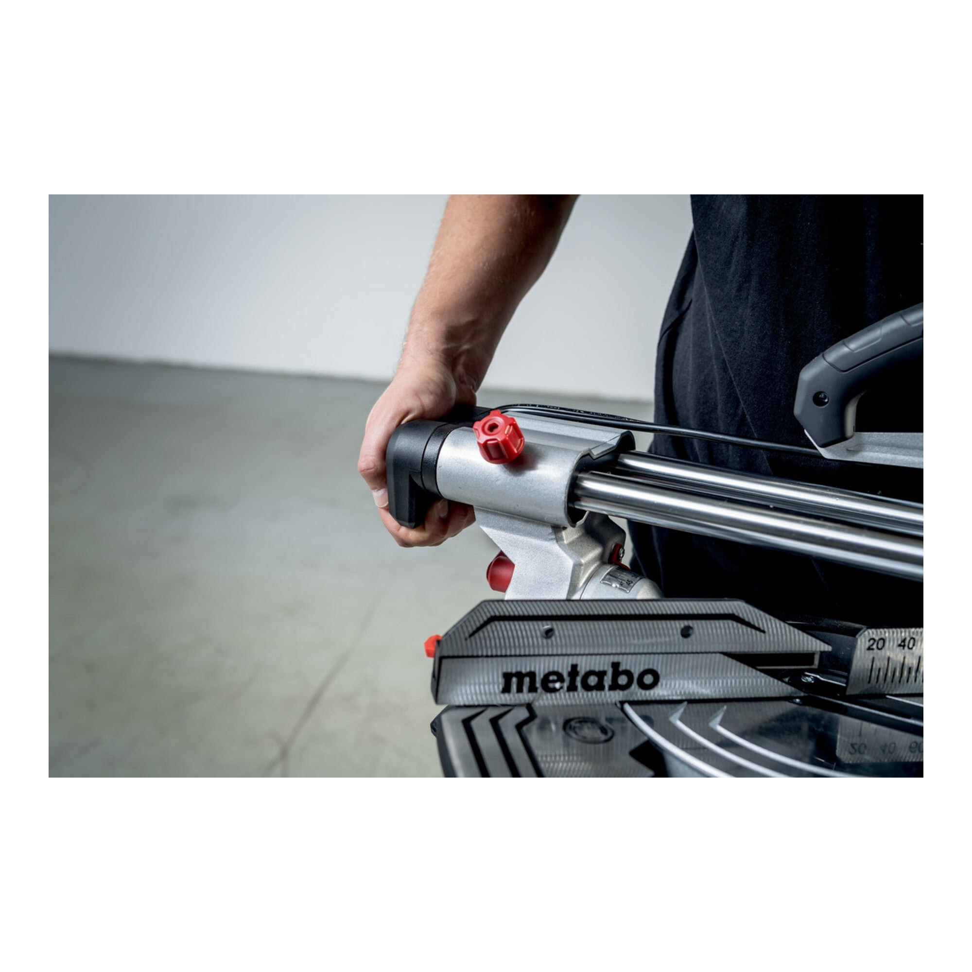 Metabo Kappsäge KGS 216 M (613216000) mit Zugfunktion, im Karton