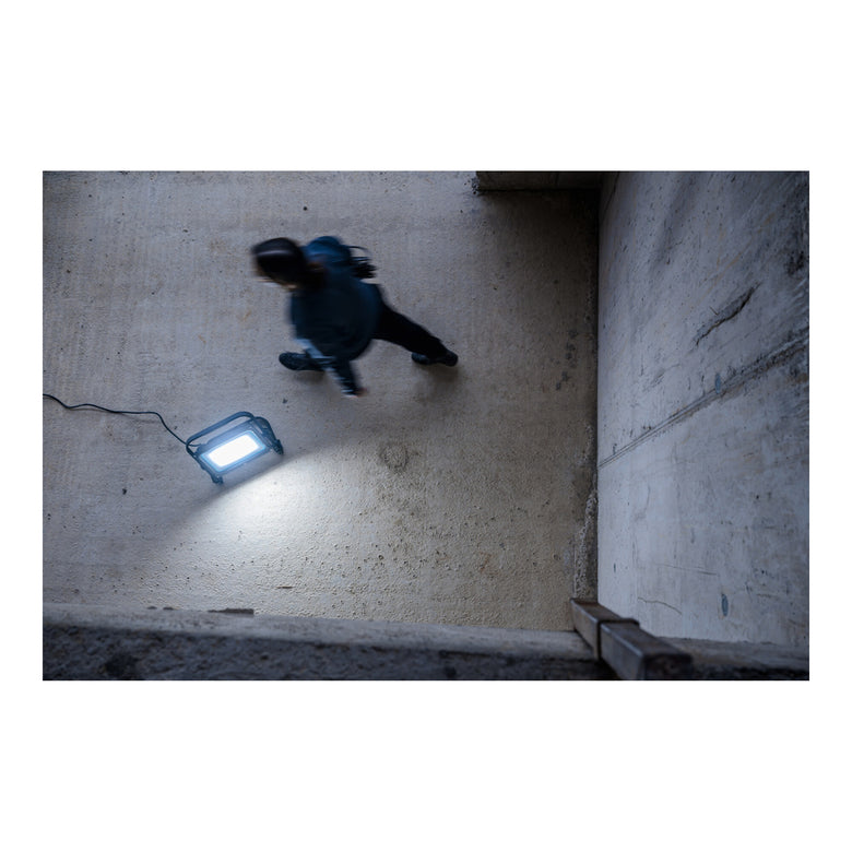 Brennenstuhl Mobiler LED Strahler JARO 20060 M / LED-Leuchte 150W für außen