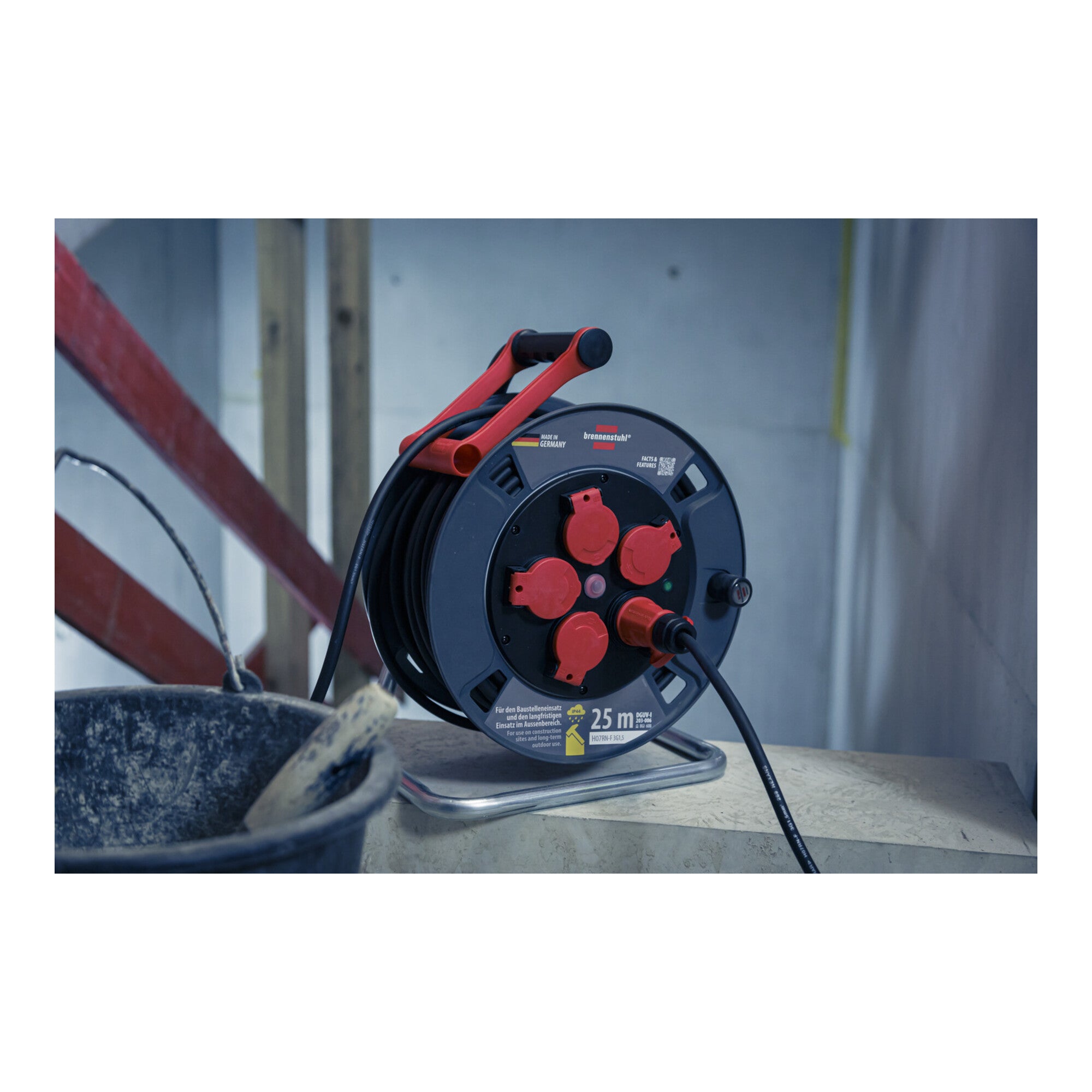 Brennenstuhl Professional Kabeltrommel 300 KU 2100 IP44, 25m H07RN-F 3G1.5