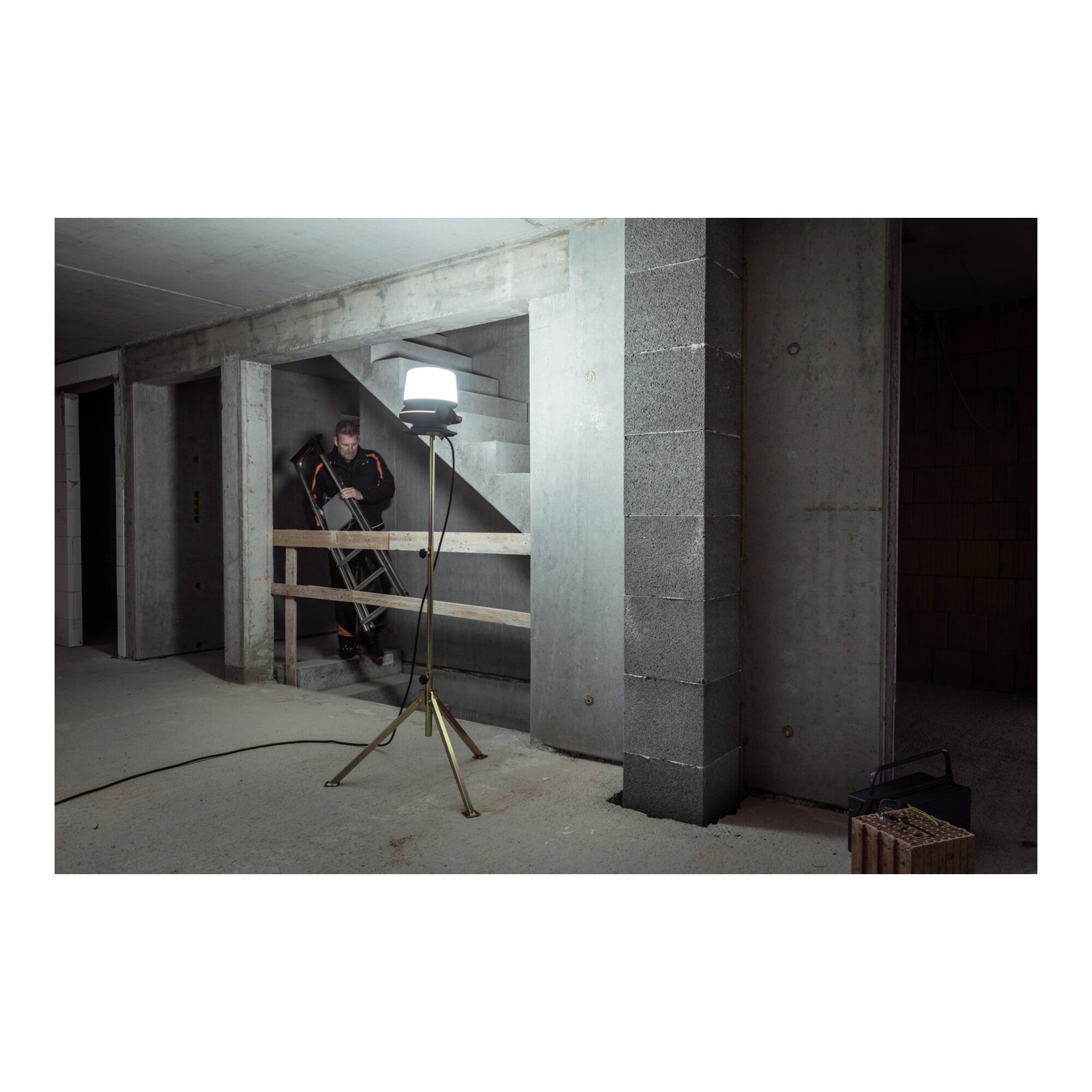 Brennenstuhl professionalLINE Mobiler 360° LED Strahler ORUM 5050 M, 5800lm 47W