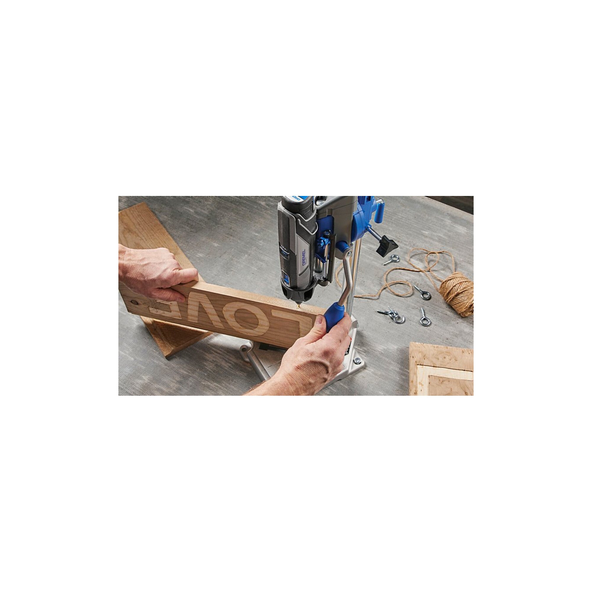 DREMEL® Kabelloses Multifunktionswerkzeug 8240, 1x 12-V-2Ah-Akku, 45 Zubehören