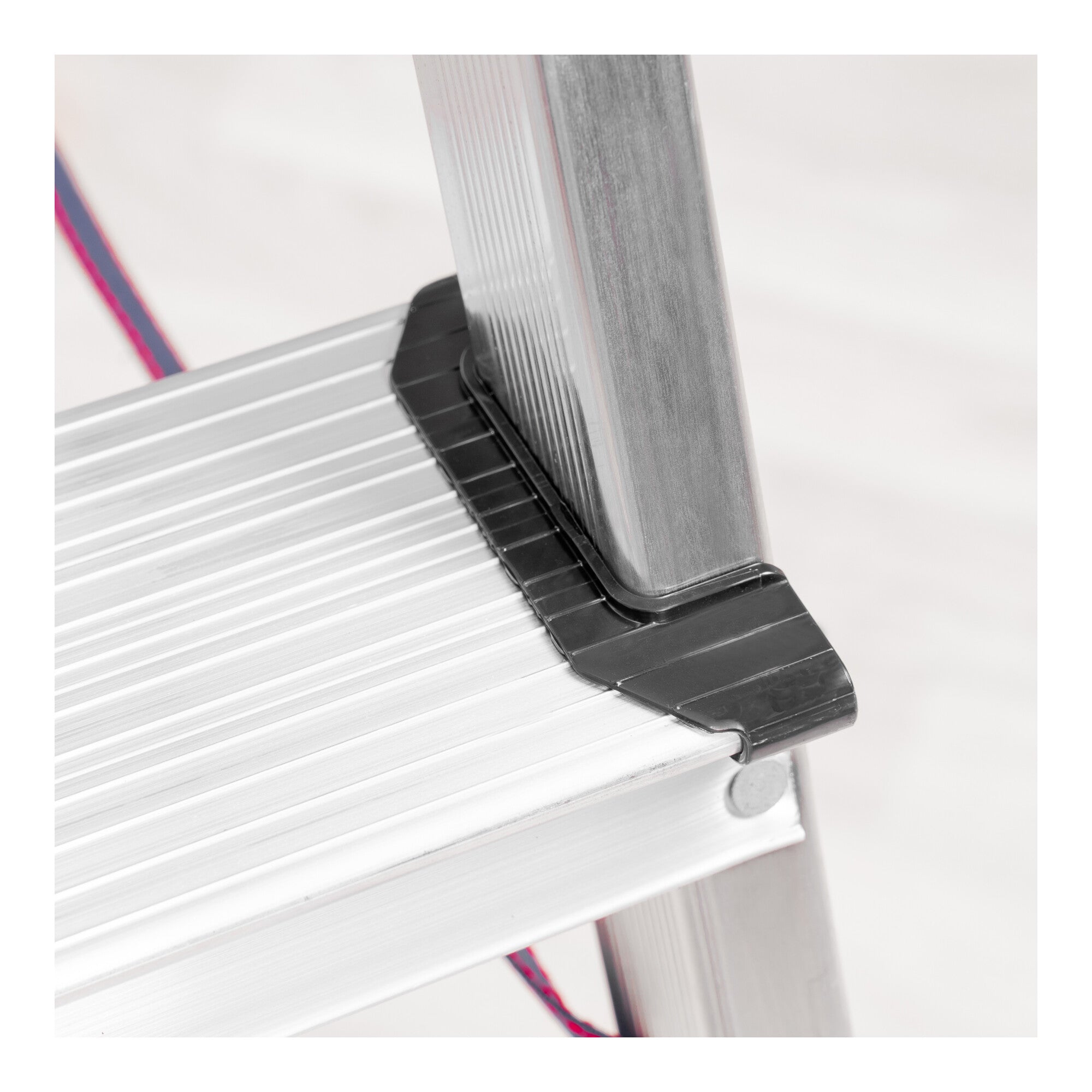 STIER Stufen Stehleiter 2x4 Stufen beidseitig begehbar leicht robust Sichere